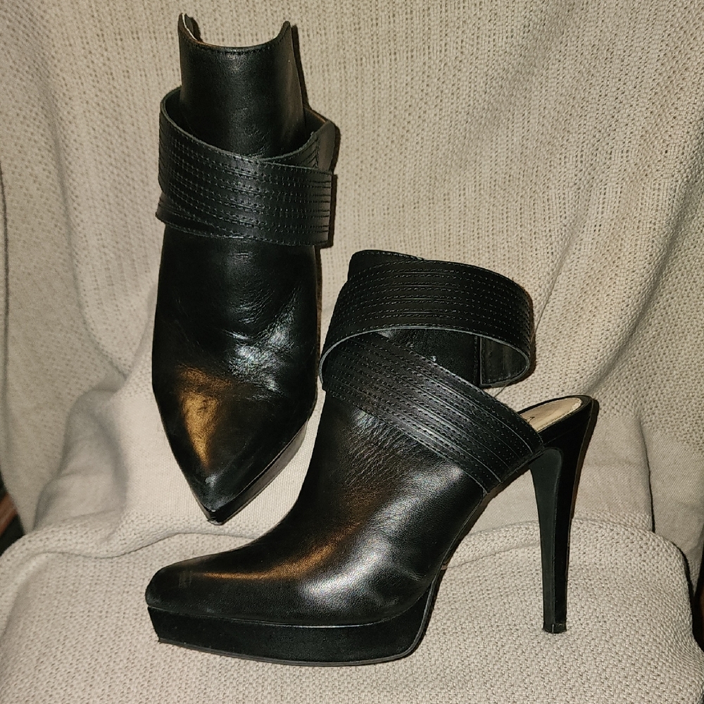 Elegant Leather Black Women's Heeled Mules By Gianni Bini
